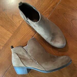 ARIZONA Jean Company Fashion Bootie - size 8.5